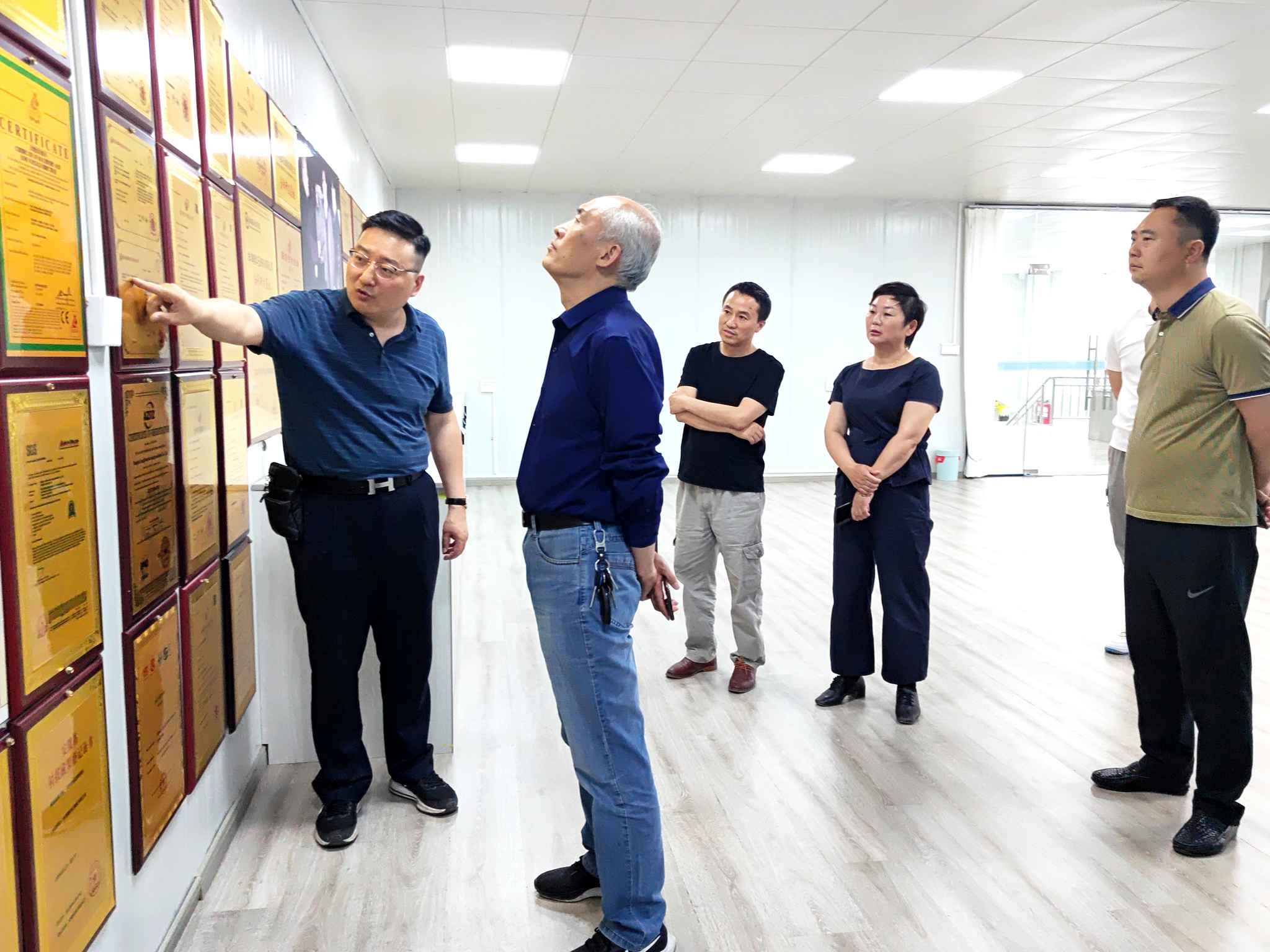蚌埠市民革主委及各位領(lǐng)導(dǎo)來(lái)隆華視察